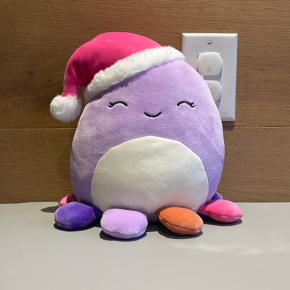 BEULA 10” CHRISTMAS OCTOPUS BY SQUISHMALLOW